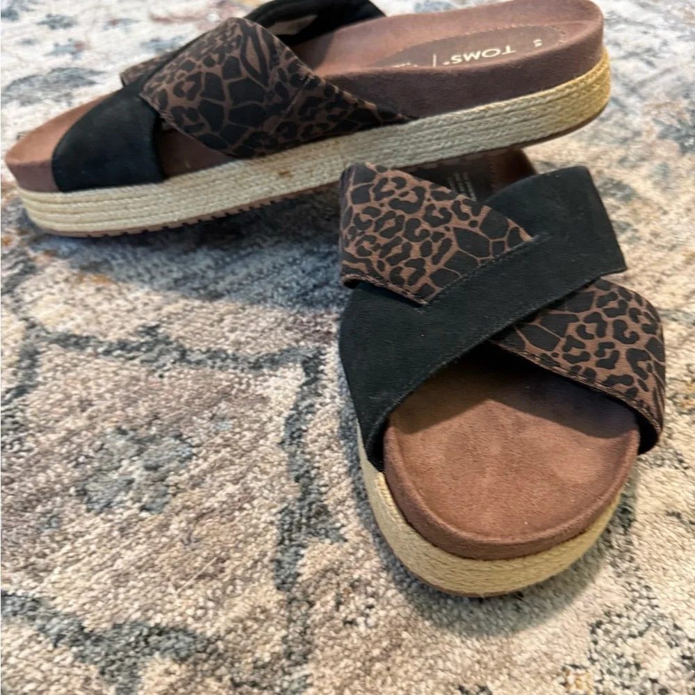 TOM’s Leopard Print Black Women's Sandals Size 9